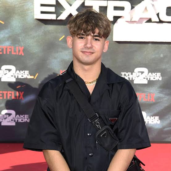 Sinan Movez Biography: Age, Net Worth, Dance Career, TikTok, Height, Parents, Siblings, Girlfriend Sinan Movez Biography: Age, Net Worth, Dance Career, TikTok, Height, Parents, Siblings, Girlfriend