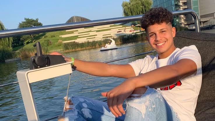 Jounes Amiri Biography: Age, Net Worth, YouTube Career, Pranks, Height, Parents, Siblings, Personal Life Jounes Amiri Biography: Age, Net Worth, YouTube Career, Pranks, Height, Parents, Siblings, Personal Life