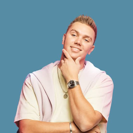 Brandon Eloff Biography: Music, Age, Net Worth, Songs, Girlfriend, Education, Career, Controversy Brandon Eloff Biography: Music, Age, Net Worth, Songs, Girlfriend, Education, Career, Controversy