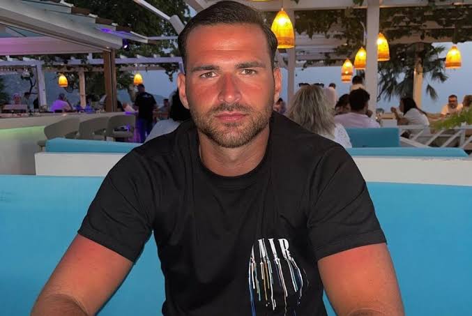 Ronnie Vint Biography: Football Career, Age, Net Worth, Love Island, Girlfriend, Height, Clubs, Reality TV, Salary Ronnie Vint Biography: Football Career, Age, Net Worth, Love Island, Girlfriend, Height, Clubs, Reality TV, Salary