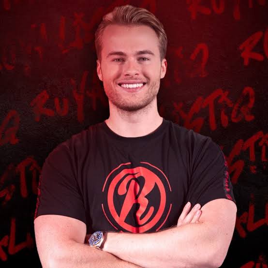 Royalistiq Biography: Age, Gaming, Net Worth, YouTube, Entrepreneur, Relationship, Wikipedia Royalistiq Biography: Age, Gaming, Net Worth, YouTube, Entrepreneur, Relationship, Wikipedia