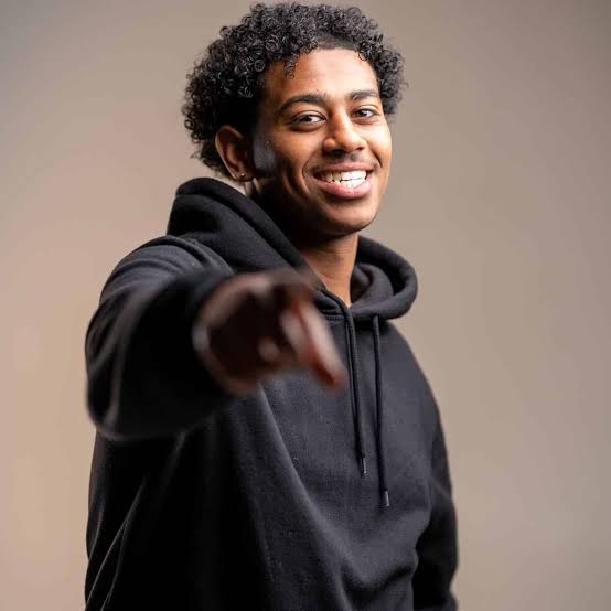Kleine John Biography: Age, Net Worth, Songs, Career, Nationality, Music Style, Hip-Hop Kleine John Biography: Age, Net Worth, Songs, Career, Nationality, Music Style, Hip-Hop