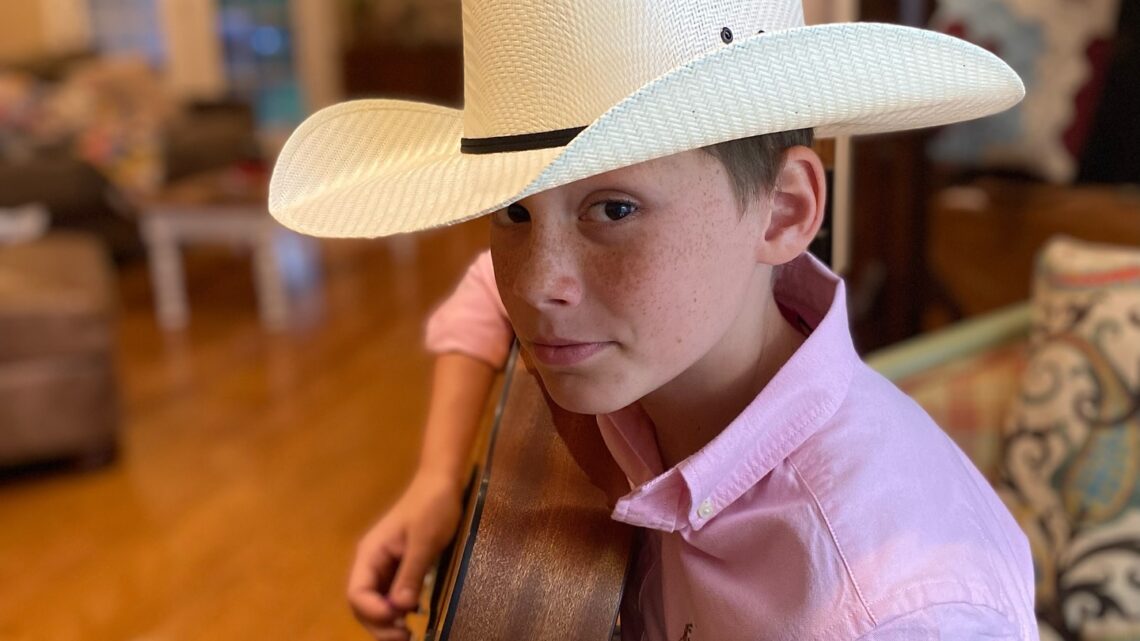 Maddox Batson Biography: Height, Ethnicity, Age, Net Worth, Siblings, Parents, Songs Maddox Batson Biography: Height, Ethnicity, Age, Net Worth, Siblings, Parents, Songs