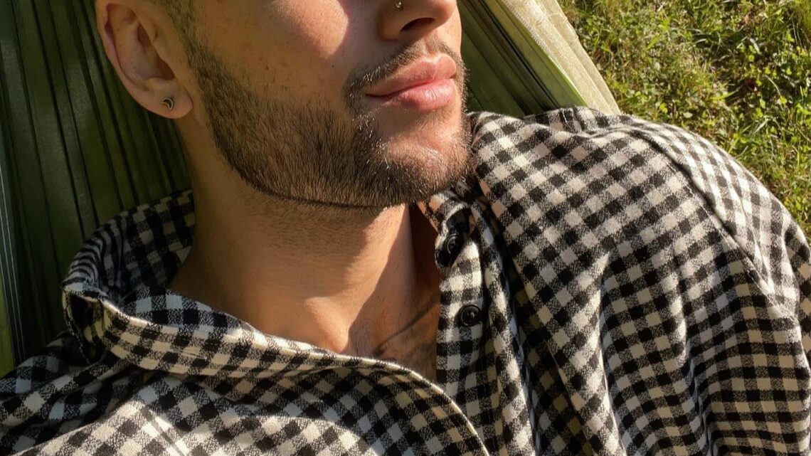 Niall Aslam Biography: Age, Net Worth, Siblings, Parents, Height, Ethnicity, Girlfriend, TV Series Niall Aslam Biography: Age, Net Worth, Siblings, Parents, Height, Ethnicity, Girlfriend, TV Series