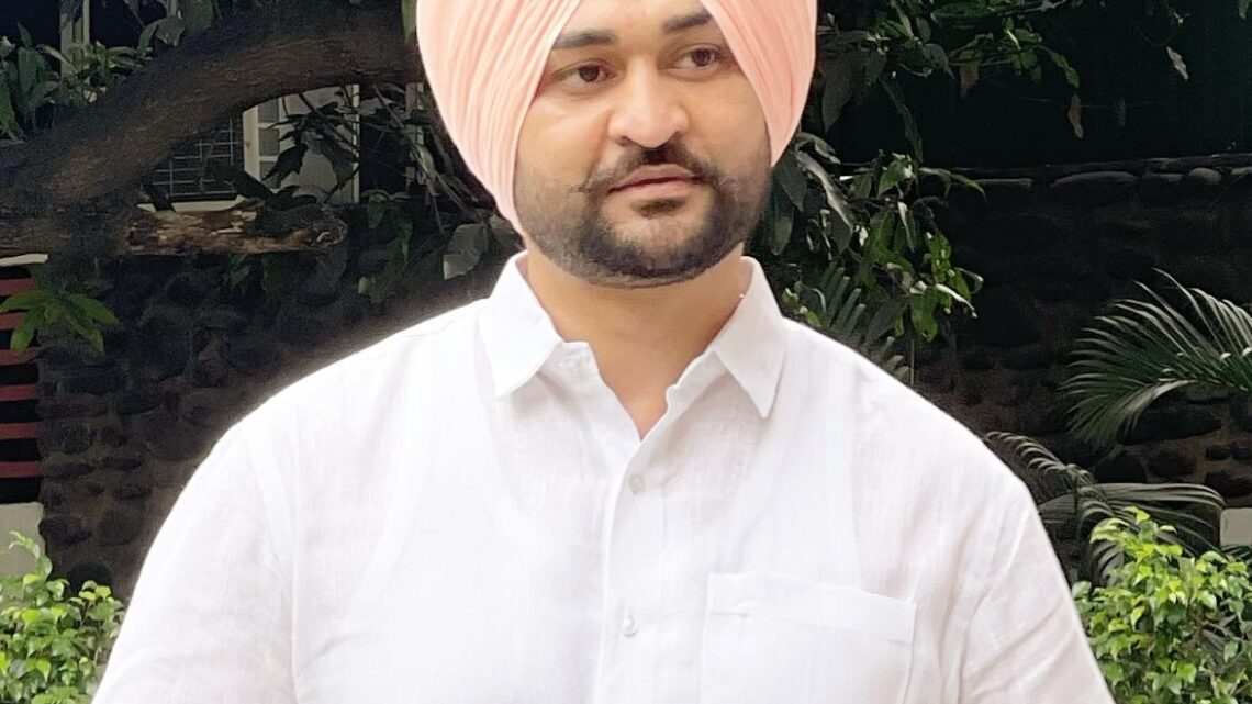 Sandeep Singh Biography: Son, Wife, Film, Awards, Age, Net Worth, Siblings, Parents, Height, Ethnicity Sandeep Singh Biography: Son, Wife, Film, Awards, Age, Net Worth, Siblings, Parents, Height, Ethnicity