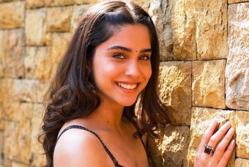 Sharvari Wagh Biography: Movies, TV Shows, Parents, Husband, Height, Instagram, Net Worth, Age
