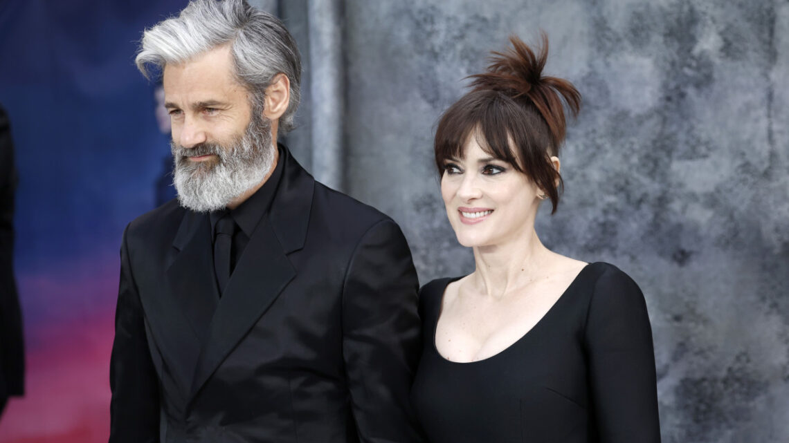 Winona Ryder’s Partner Scott Mackinlay Hahn Biography: Parents, Age, Net Worth, Height, Ethnicity, Girlfriend Winona Ryder’s Partner Scott Mackinlay Hahn Biography: Parents, Age, Net Worth, Height, Ethnicity, Girlfriend