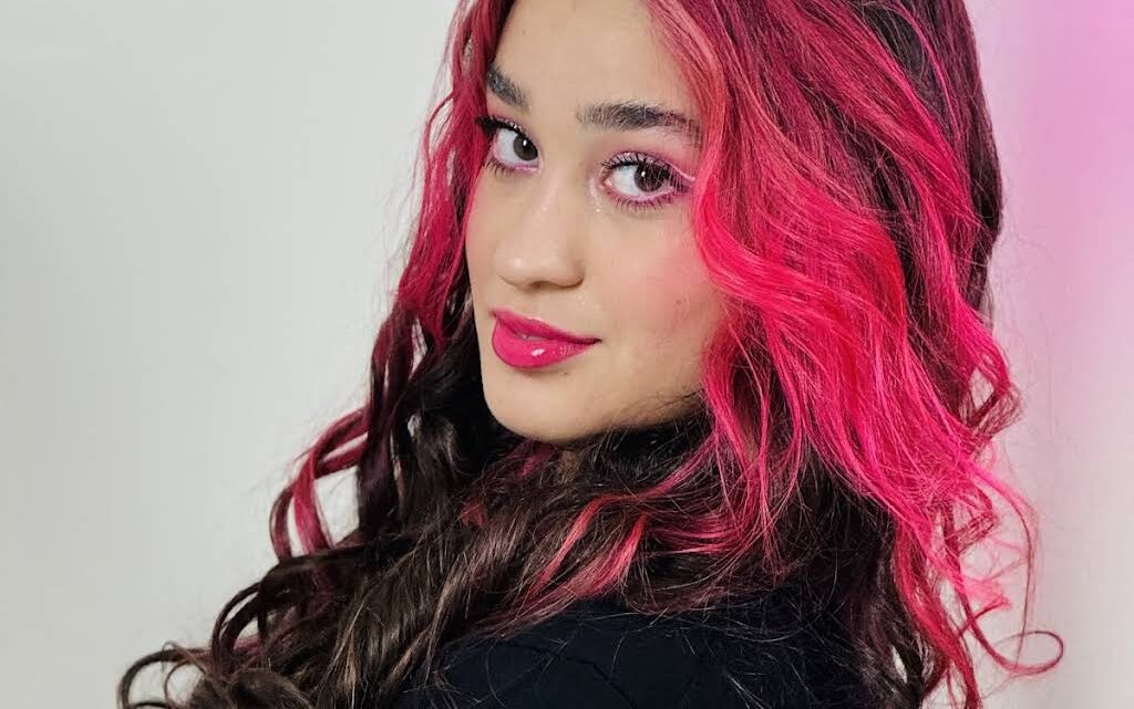 Emilly Vick Biography: Hair Color, Ethnicity, Age, Net Worth, Siblings, Albums, Songs, Singles