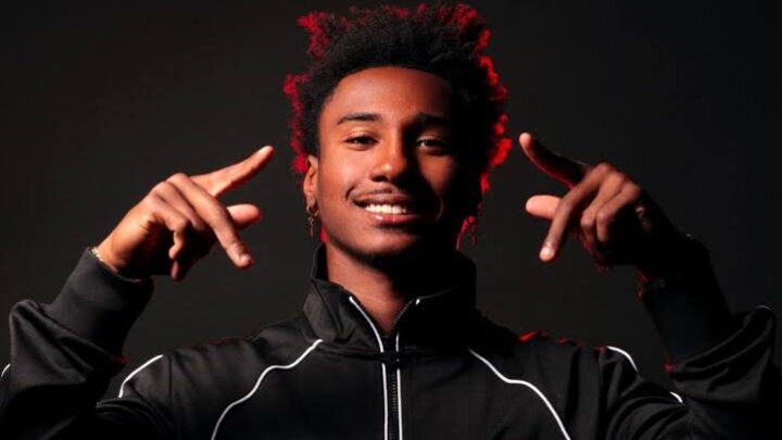 Donald De La Haye Biography: Football Team, Height, Ethnicity, Age, Net Worth, Siblings, Parents, YouTube, Awards