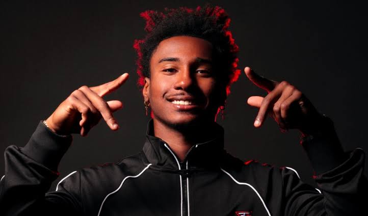 Donald De La Haye Biography: Football Team, Height, Ethnicity, Age, Net Worth, Siblings, Parents, YouTube, Awards