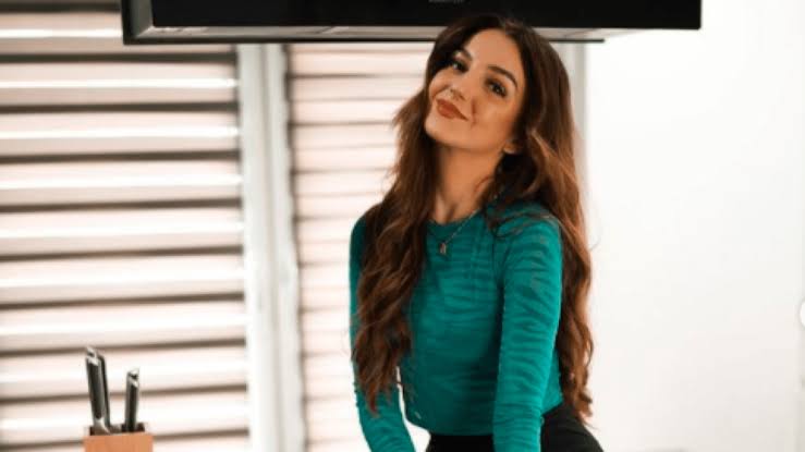 Who is Wiktoria Bochnak? Kartonii Biography: Net Worth, Age, Parents, Height, Boyfriend, TikTok, Family