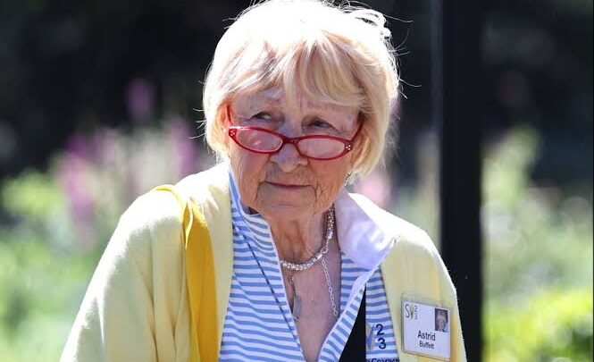 Warren Buffett’s Wife Astrid Menks Biography: Age, Net Worth, Siblings, Parents, Height, Ethnicity, Step Children, Husband