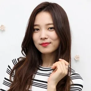 Yoon So-hee - Biography