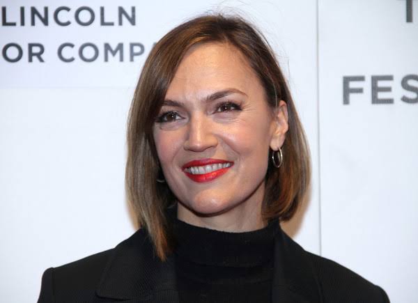 Lesley Fera Biography: Career, Age, Husband, Net Worth, Movies, TV Shows, Height, Parents, Theater Lesley Fera Biography: Career, Age, Husband, Net Worth, Movies, TV Shows, Height, Parents, Theater