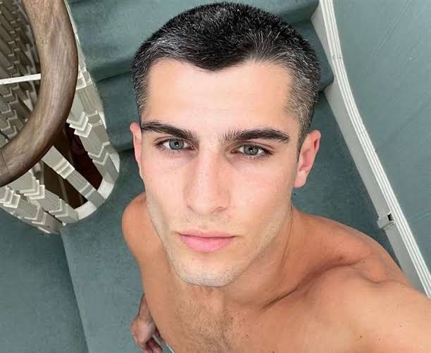 Charlie Jeer Biography: British Musician, Reality TV, Age, Net Worth, Girlfriend, Modeling, Too Hot to Handle Charlie Jeer Biography: British Musician, Reality TV, Age, Net Worth, Girlfriend, Modeling, Too Hot to Handle