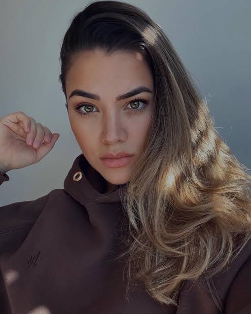Sara Hoxha Biography: Age, Husband, Children, TV Shows, Net Worth, Family, Movies, Social Media, Height Sara Hoxha Biography: Age, Husband, Children, TV Shows, Net Worth, Family, Movies, Social Media, Height