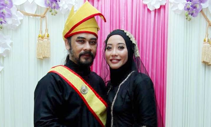Awie’s Wife, Sharifah Ladyana Syed Shamsuddin Biography: Age, Husband, Career, Education, Net Worth, Background, Children Awie’s Wife, Sharifah Ladyana Syed Shamsuddin Biography: Age, Husband, Career, Education, Net Worth, Background, Children