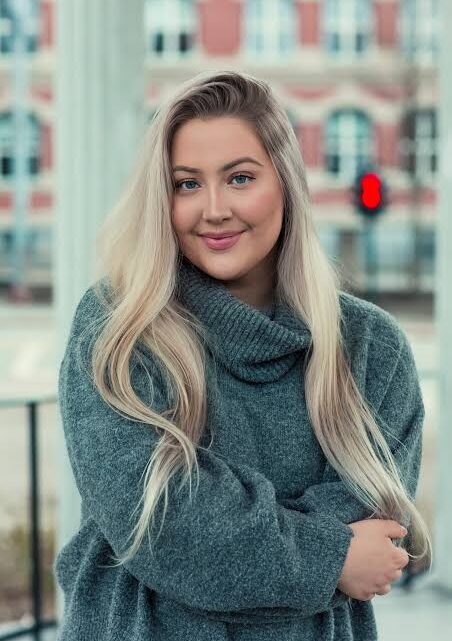 Victoria Skau Biography: YouTube, Content Creation, Age, Sister, Boyfriend, Books, Net Worth, Career Victoria Skau Biography: YouTube, Content Creation, Age, Sister, Boyfriend, Books, Net Worth, Career