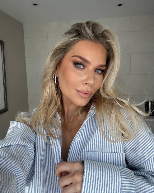 Eveline Karlsen Biography: Beauty Brand, Made It Cosmetics, YouTube, TikTok, Entrepreneur, Net Worth, Age Eveline Karlsen Biography: Beauty Brand, Made It Cosmetics, YouTube, TikTok, Entrepreneur, Net Worth, Age