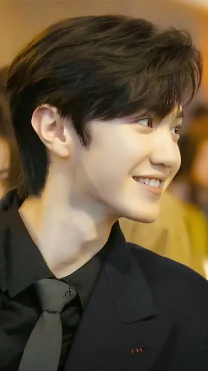 Chen Zheyuan Biography: Height, Parents, Songs, Wife, Ethnicit, Movies, Age, Net Worth