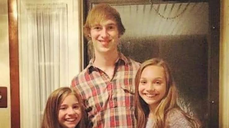 Maddie Ziegler’s Brother, Mathew Gisoni Biography: Age, Net Worth, Ethnicity, Height, Parents, Siblings Maddie Ziegler’s Brother, Mathew Gisoni Biography: Age, Net Worth, Ethnicity, Height, Parents, Siblings