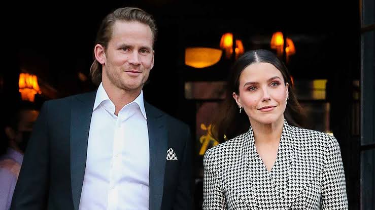 Sophia Bush’s Ex-husband, Grant Hughes Biography: Age, Net Worth, Parents, Career, Instagram Sophia Bush’s Ex-husband, Grant Hughes Biography: Age, Net Worth, Parents, Career, Instagram