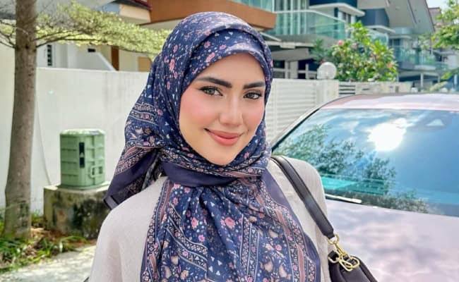 Dahlia Rizal Biography: Husband, Age, Baby, Net Worth, Parents, Hijab Fashion, Instagram Dahlia Rizal Biography: Husband, Age, Baby, Net Worth, Parents, Hijab Fashion, Instagram