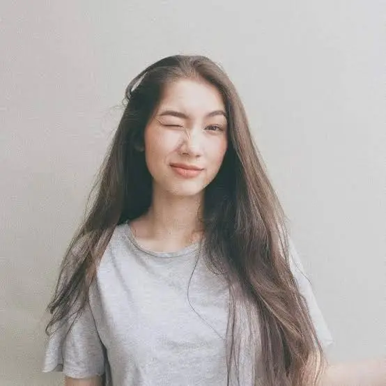 Devina Aureel Biography: Age, Movies, Net Worth, Instagram, Height, Parents, Ethnicity, Husband