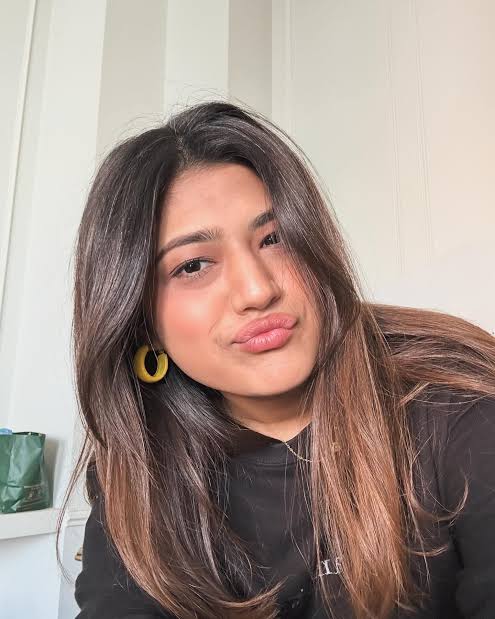 Momina Munir Biography: Age, YouTube Channel, Net Worth, Height, Parents, Career, Restaurant Momina Munir Biography: Age, YouTube Channel, Net Worth, Height, Parents, Career, Restaurant
