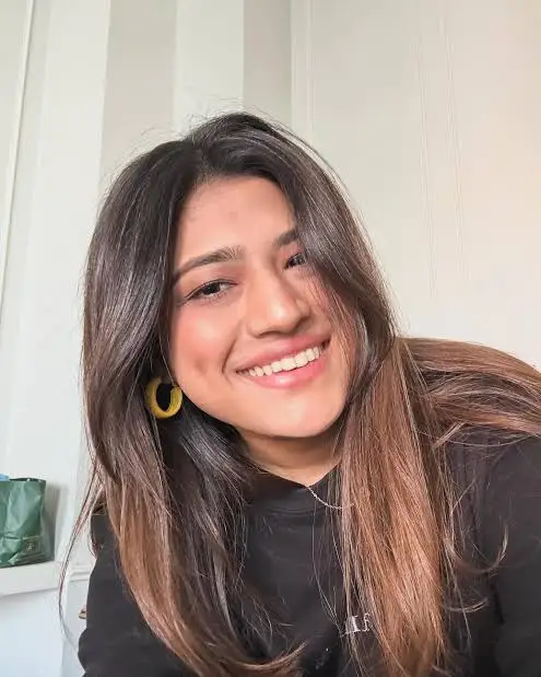 Momina Munir Biography: Age, YouTube Channel, Net Worth, Height, Parents, Career, Restaurant