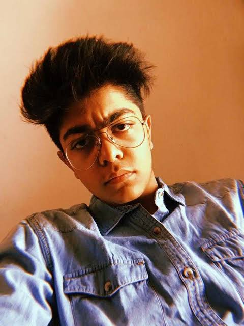 Tirth Parsana Biography: Age, Net Worth, Books, Songs, Education, Height, Parents Tirth Parsana Biography: Age, Net Worth, Books, Songs, Education, Height, Parents