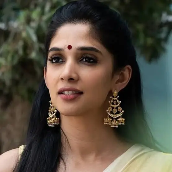 Nyla Usha Biography: Husband, Age, Children, Height, Net Worth, Movies, Radio Career, TV Shows