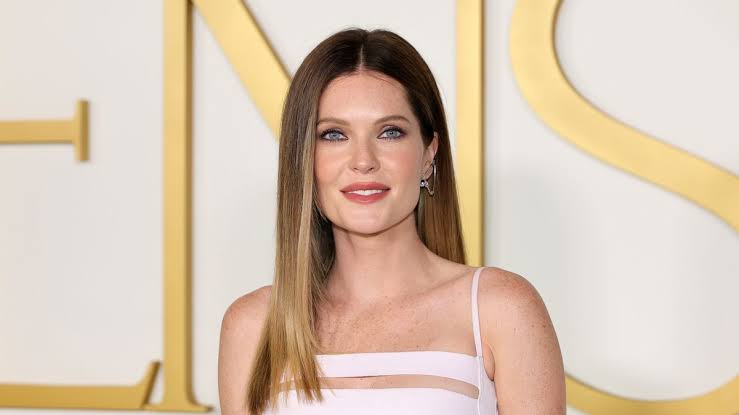 Meghann Fahy Biography: Movies, TV Shows, Husband, Parents, Net Worth, Age, Height Meghann Fahy Biography: Movies, TV Shows, Husband, Parents, Net Worth, Age, Height