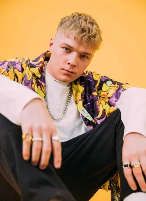 Jordan Comolli Biography: Age, Girlfriend, Net Worth, Songs, Record Label, Height, Parents, Career