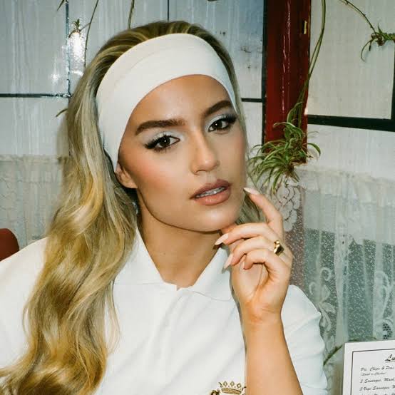 Libby Whitehouse Biography: Age, Boyfriend, Net Worth, Songs, Height, Parents, Career Libby Whitehouse Biography: Age, Boyfriend, Net Worth, Songs, Height, Parents, Career