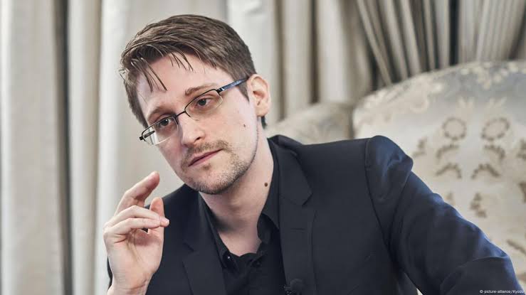 Edward Snowden Biography: Age, Wife, Children, Net Worth, Height, NSA, Exile Edward Snowden Biography: Age, Wife, Children, Net Worth, Height, NSA, Exile