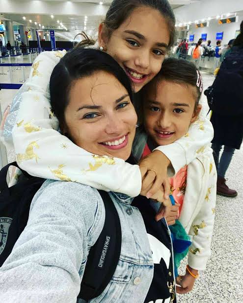 Adriana Lima’s Daughter, Sienna Lima Bio: Parents, Age, Height, Net Worth, Sister, Nationality, Education Adriana Lima’s Daughter, Sienna Lima Bio: Parents, Age, Height, Net Worth, Sister, Nationality, Education