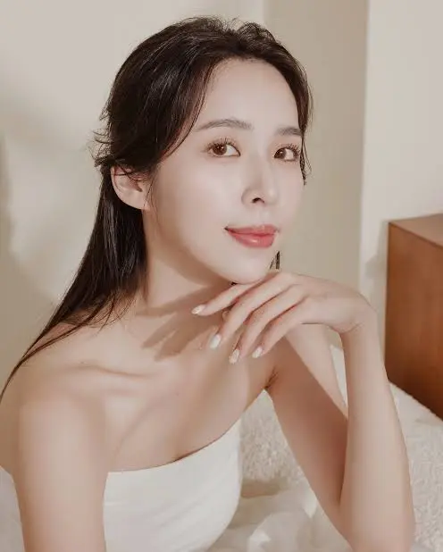 Sena Xxzyxxzy Biography: Husband, Age, Child, Height, Net Worth, Instagram, Career