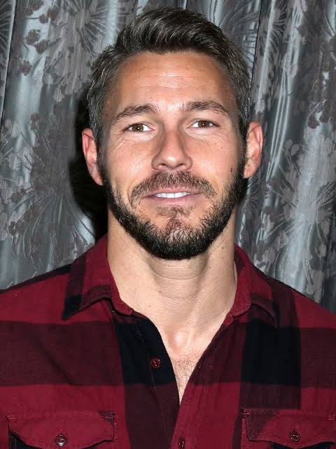 Scott Clifton Biography: Age, Wife, Net Worth, Height, Awards, Parents, Son, Career Scott Clifton Biography: Age, Wife, Net Worth, Height, Awards, Parents, Son, Career