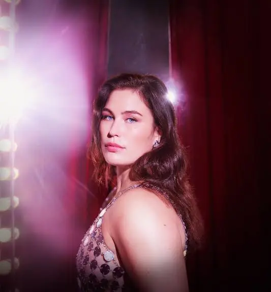 Molly Hammar Biography: Age, Boyfriend, Net Worth, Songs, Albums, Parents, Height, Eurovision