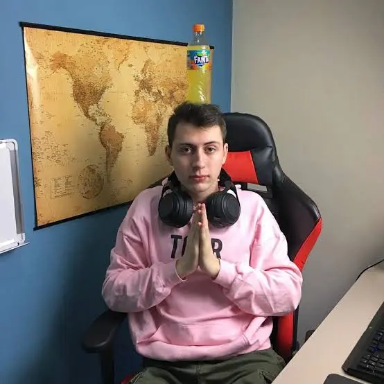 CaptainPanez Biography: Age, Net Worth, YouTube, Gaming, Height, Parents, Real Name
