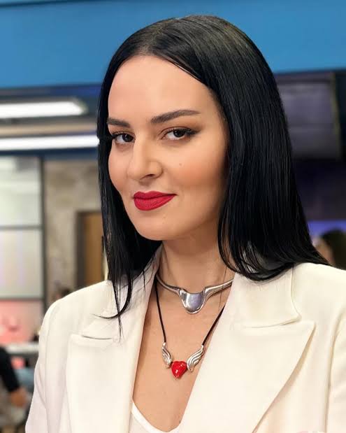 Genevieve Majari Biography: Husband, Age, Children, Net Worth, Career, GNTM, Photography Genevieve Majari Biography: Husband, Age, Children, Net Worth, Career, GNTM, Photography