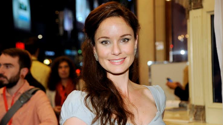 Sarah Wayne Callies Biography: Husband, Age, Children, Height, Net Worth, Movies & TV Shows, Parents Sarah Wayne Callies Biography: Husband, Age, Children, Height, Net Worth, Movies & TV Shows, Parents