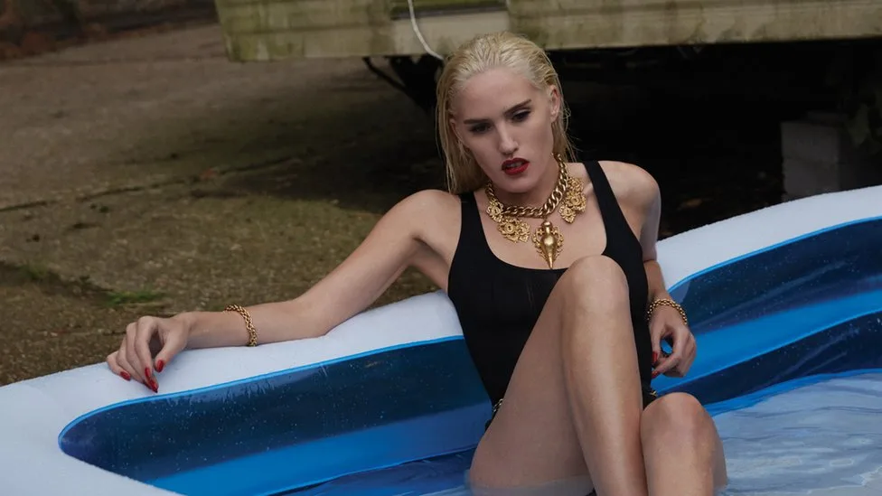 Betsy (singer) Biography: Age, Parents, Net Worth, Songs, Albums, Sister, Height, TikTok