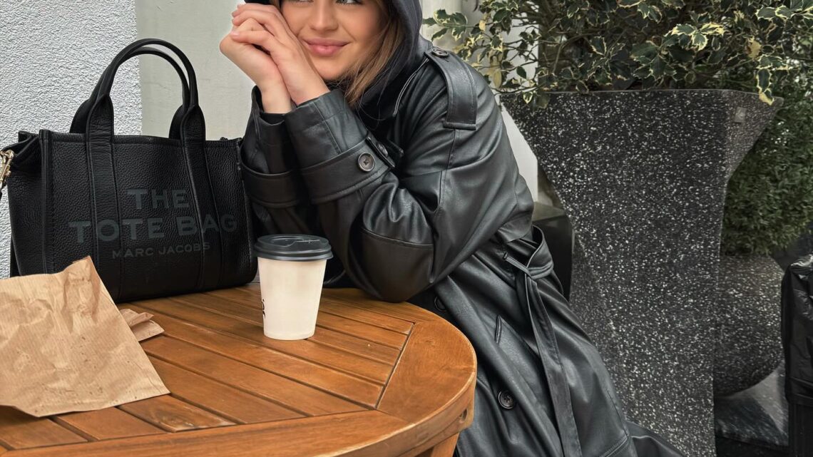 Ana Beregoi Biography: Siblings, Parents, Height, Ethnicity, Age, Net Worth, YouTube, Music, Boyfriend Ana Beregoi Biography: Siblings, Parents, Height, Ethnicity, Age, Net Worth, YouTube, Music, Boyfriend