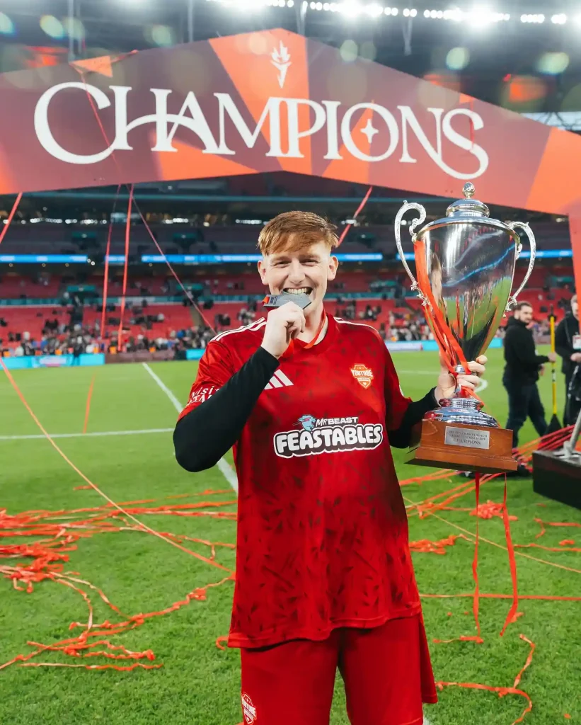 Angryginge Biography: Age, Net Worth, Siblings, Parents, Height, Ethnicity, Awards, Girlfriend, TV Show, YouTube