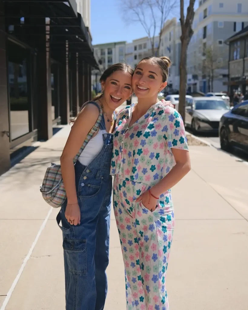 Brooklyn and Bailey McKnight Biography: Age, Net Worth, Siblings, Height, Parent, Awards, Books, Films