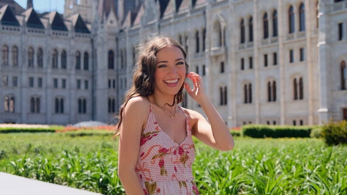 Bailey McKnight Biography: Age, Net Worth, Siblings, Height, Parent, Books, Awards, Films, Songs, Husband Bailey McKnight Biography: Age, Net Worth, Siblings, Height, Parent, Books, Awards, Films, Songs, Husband
