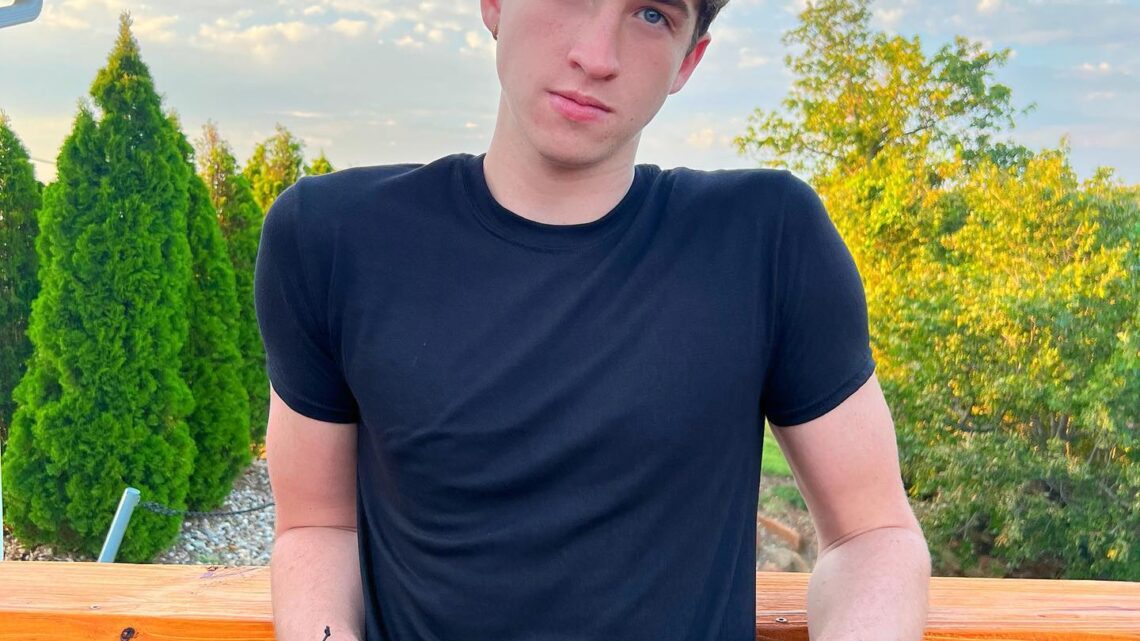 Maverick Baker’s brother Cash Baker Biography: Age, Net Worth, Siblings, Height, Parent, Songs Maverick Baker’s brother Cash Baker Biography: Age, Net Worth, Siblings, Height, Parent, Songs