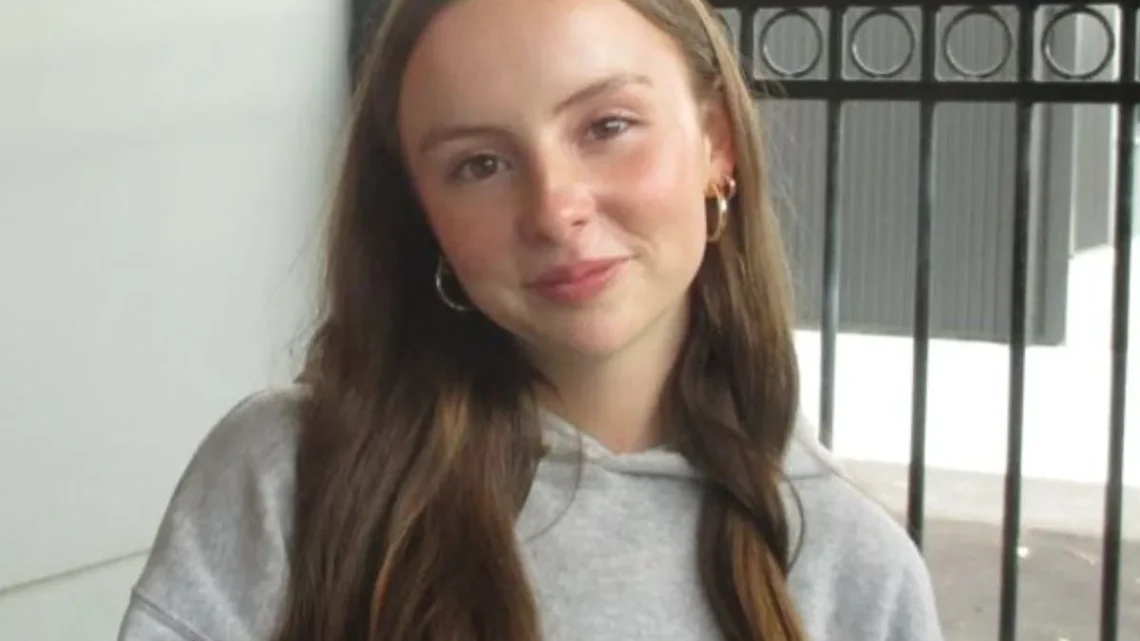 Anna Cooke Biography: Age, Netflix Series, Height, Parents, Career, Net Worth, Movies, Instagram, Siblings